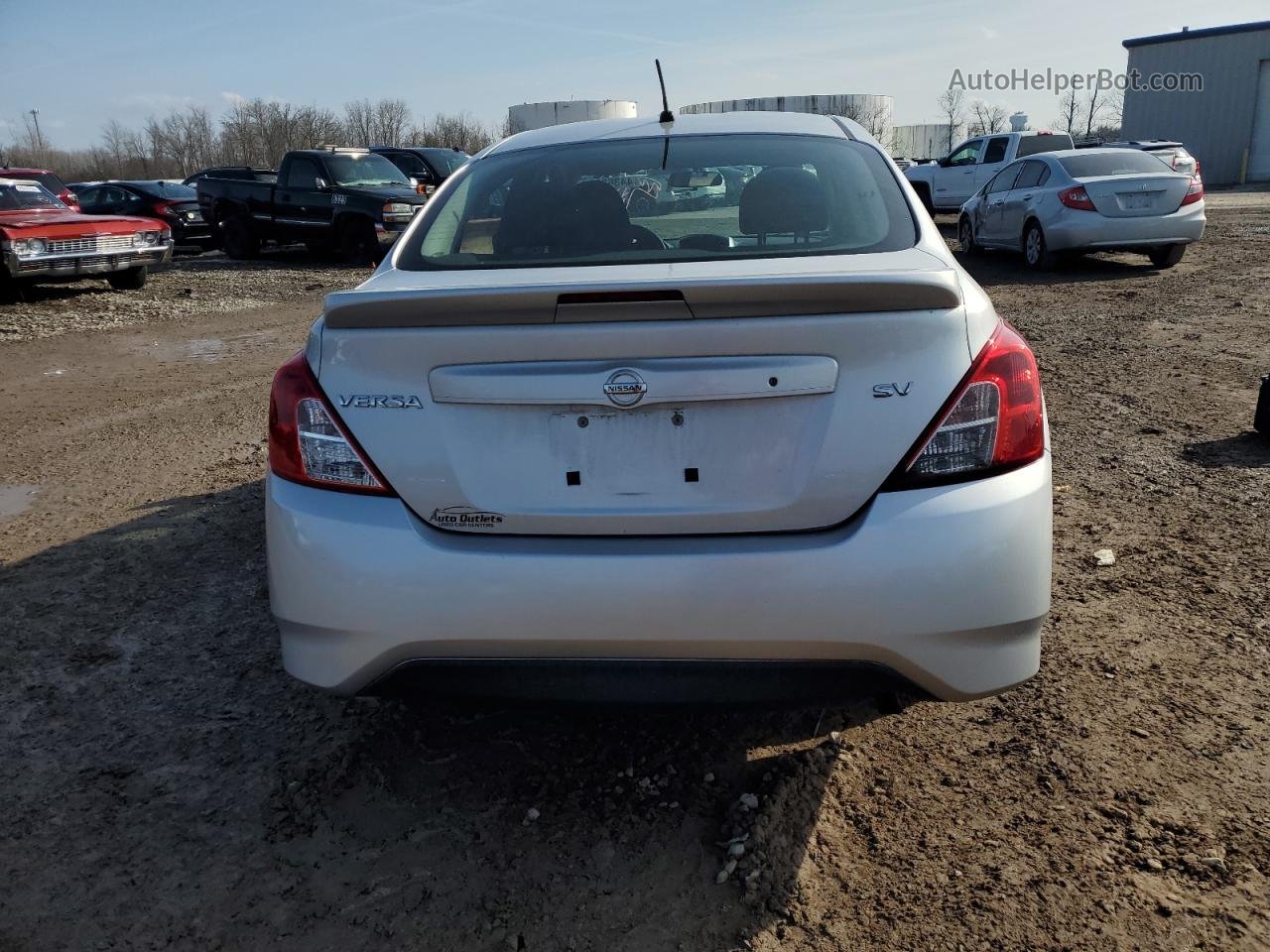 2018 Nissan Versa S Silver vin: 3N1CN7AP0JL813591