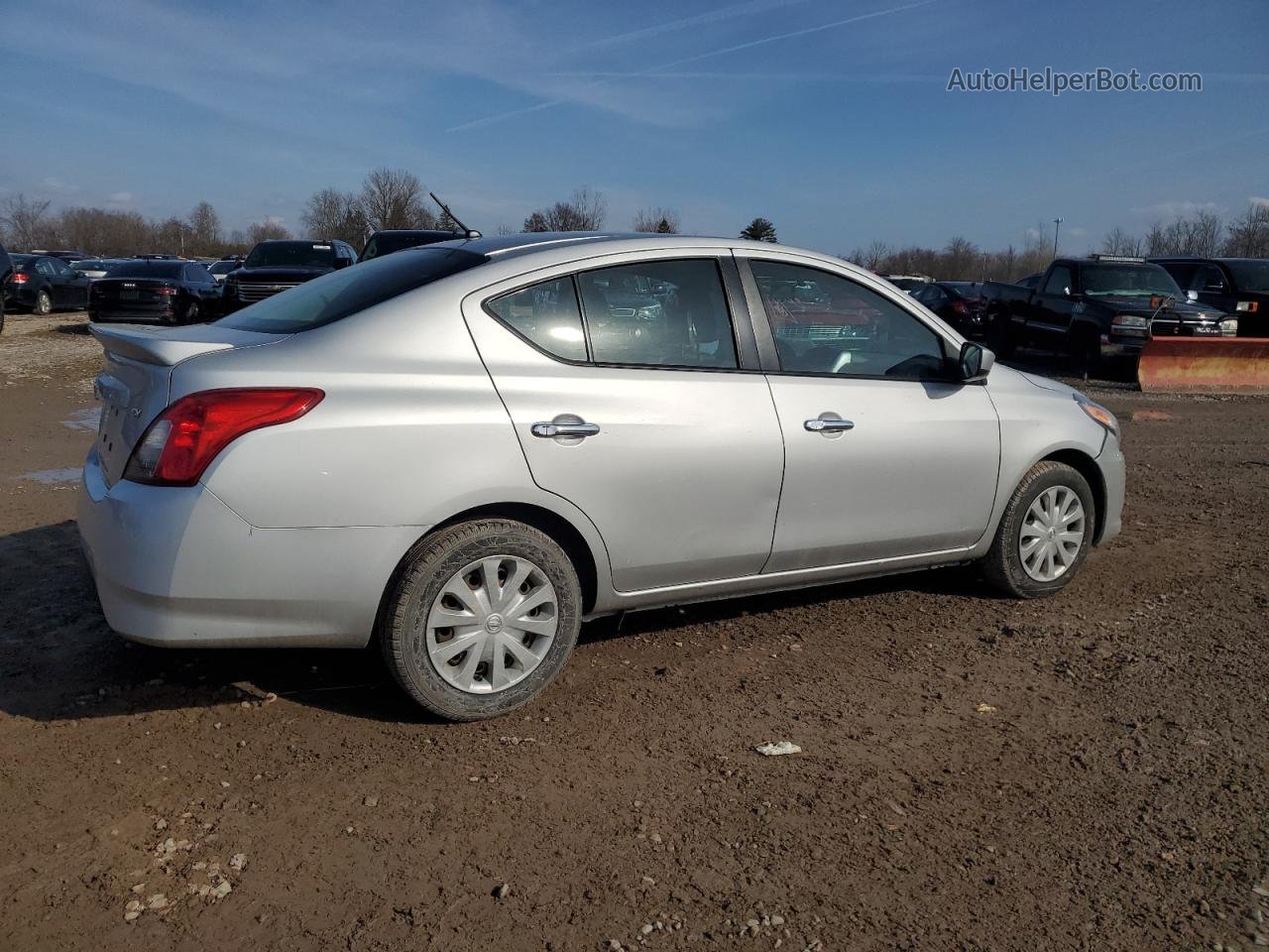 2018 Nissan Versa S Silver vin: 3N1CN7AP0JL813591