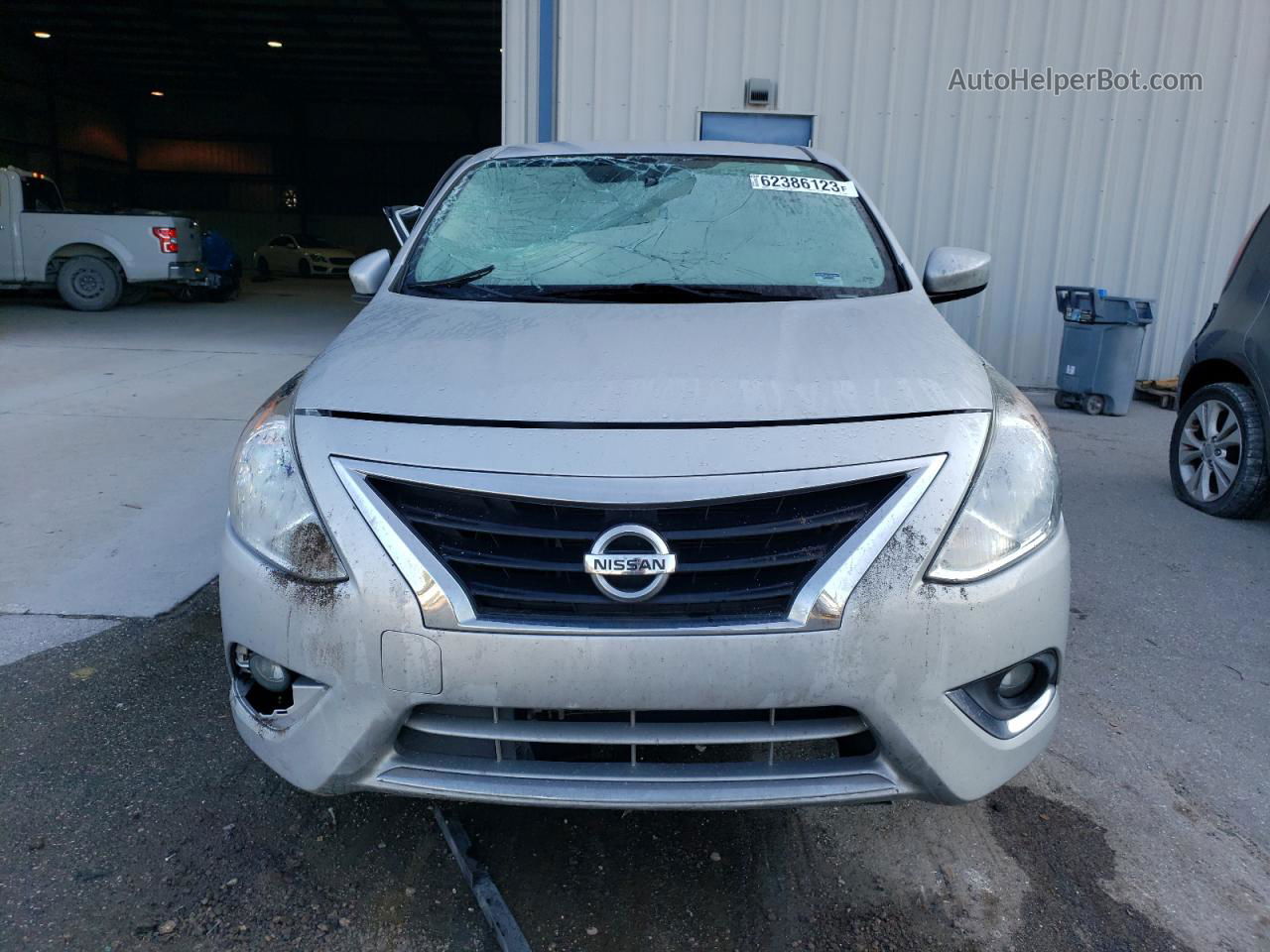 2018 Nissan Versa S Серебряный vin: 3N1CN7AP0JL844890