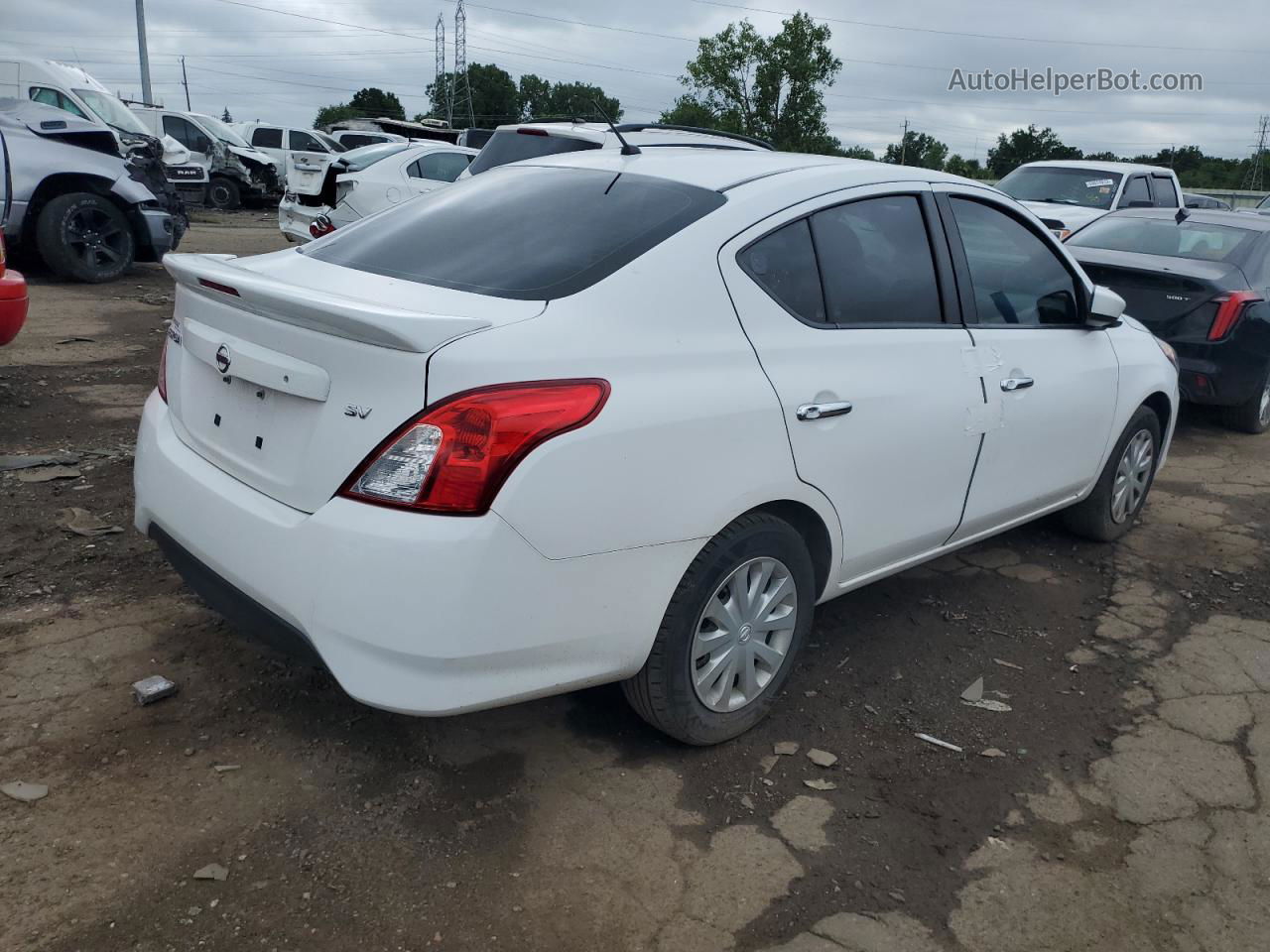 2018 Nissan Versa S Белый vin: 3N1CN7AP0JL850818