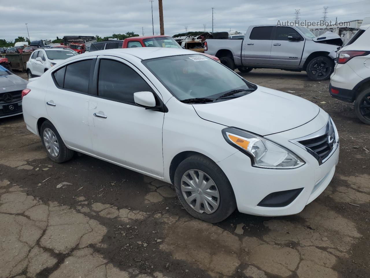 2018 Nissan Versa S Белый vin: 3N1CN7AP0JL850818