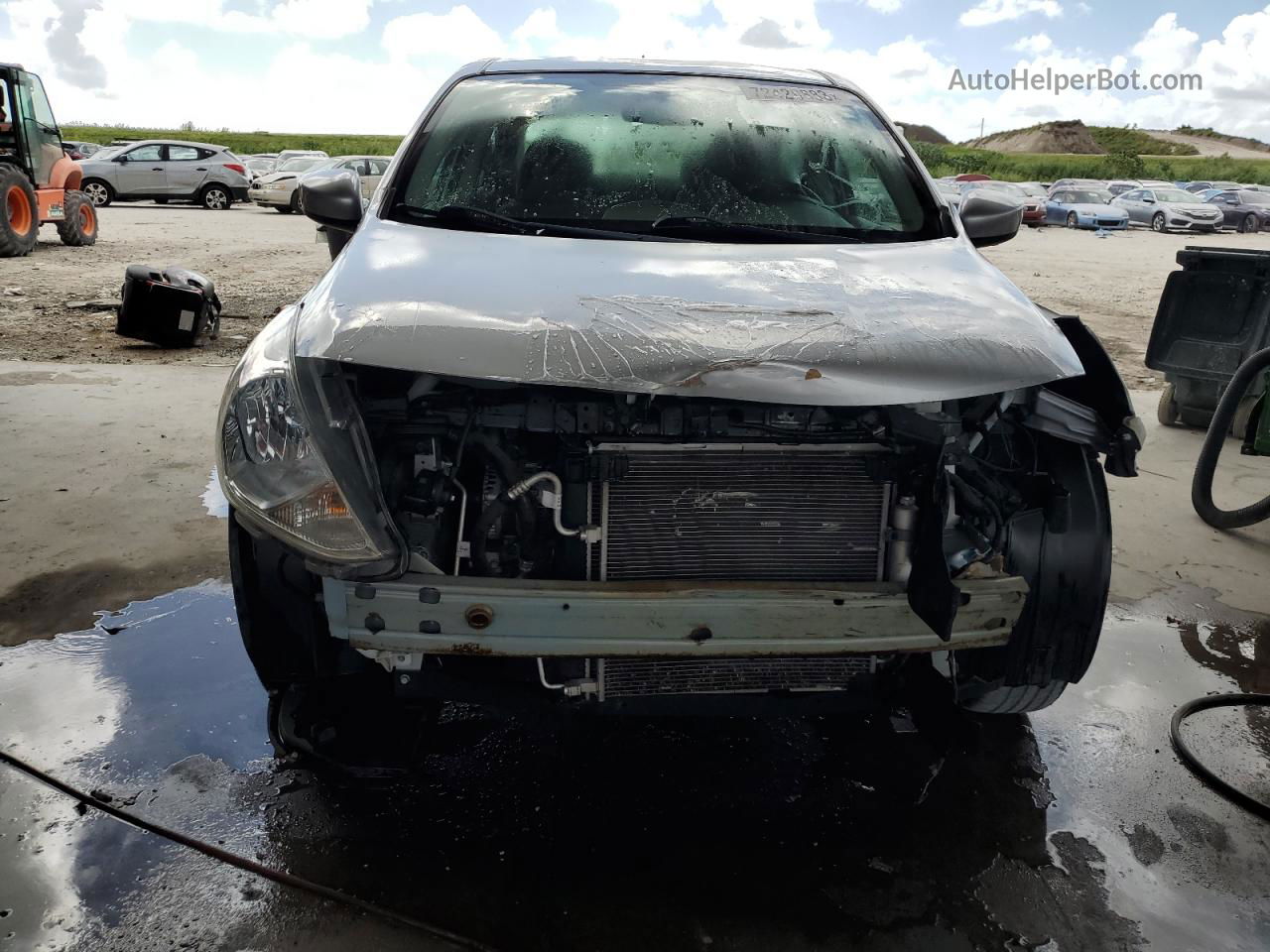 2018 Nissan Versa S Silver vin: 3N1CN7AP0JL868011