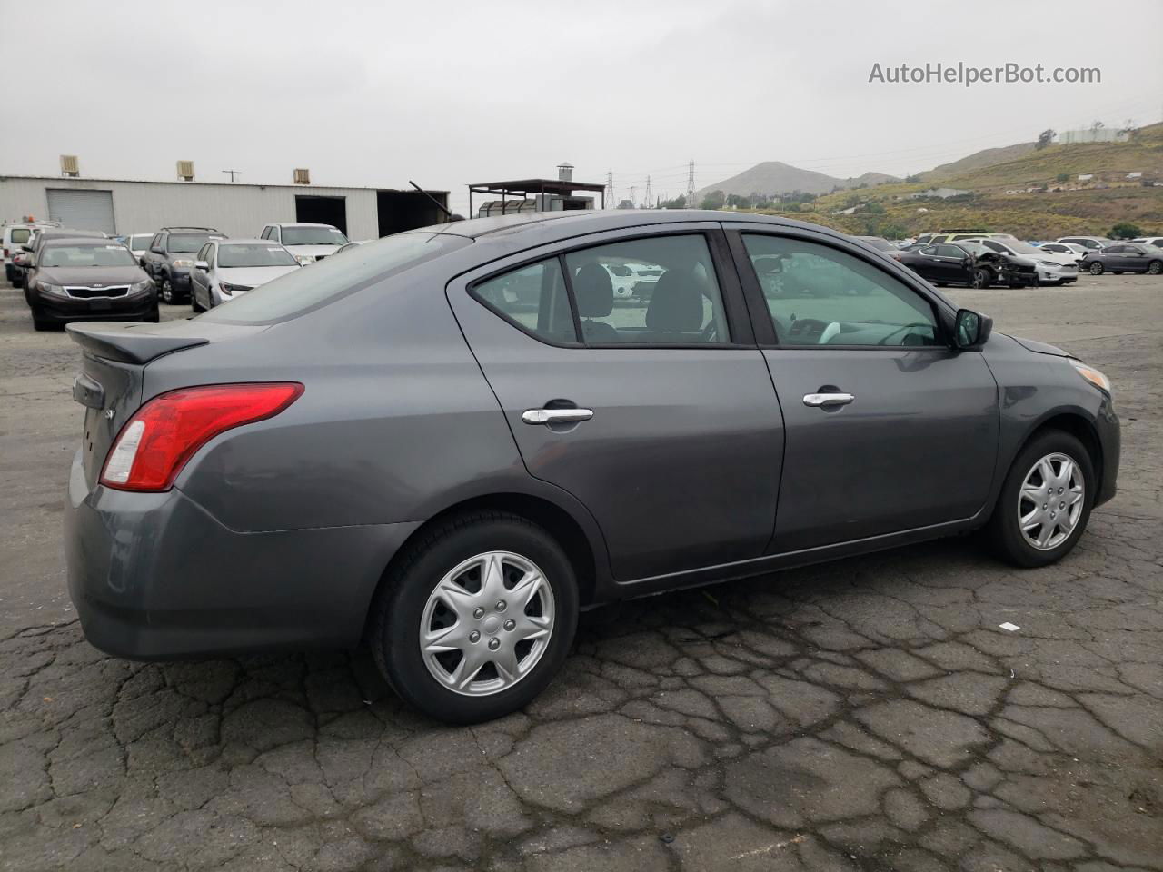 2018 Nissan Versa S Серый vin: 3N1CN7AP0JL886329