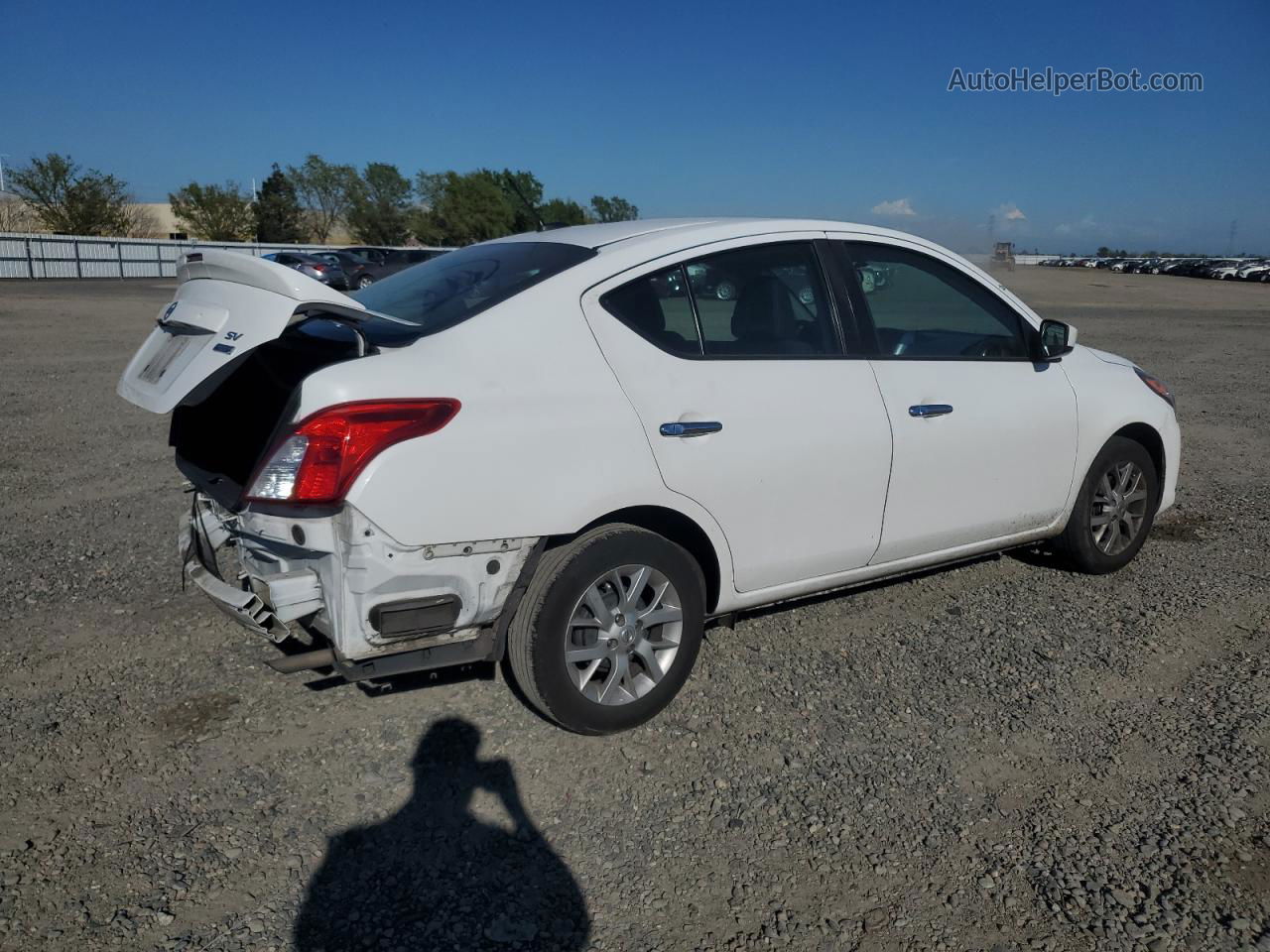 2018 Nissan Versa S White vin: 3N1CN7AP1JL875002