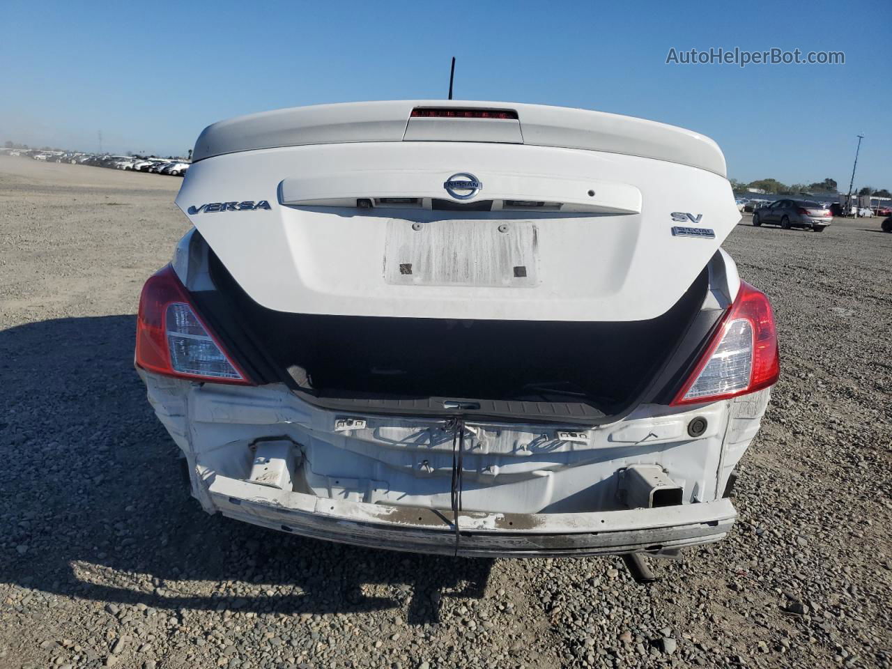 2018 Nissan Versa S White vin: 3N1CN7AP1JL875002