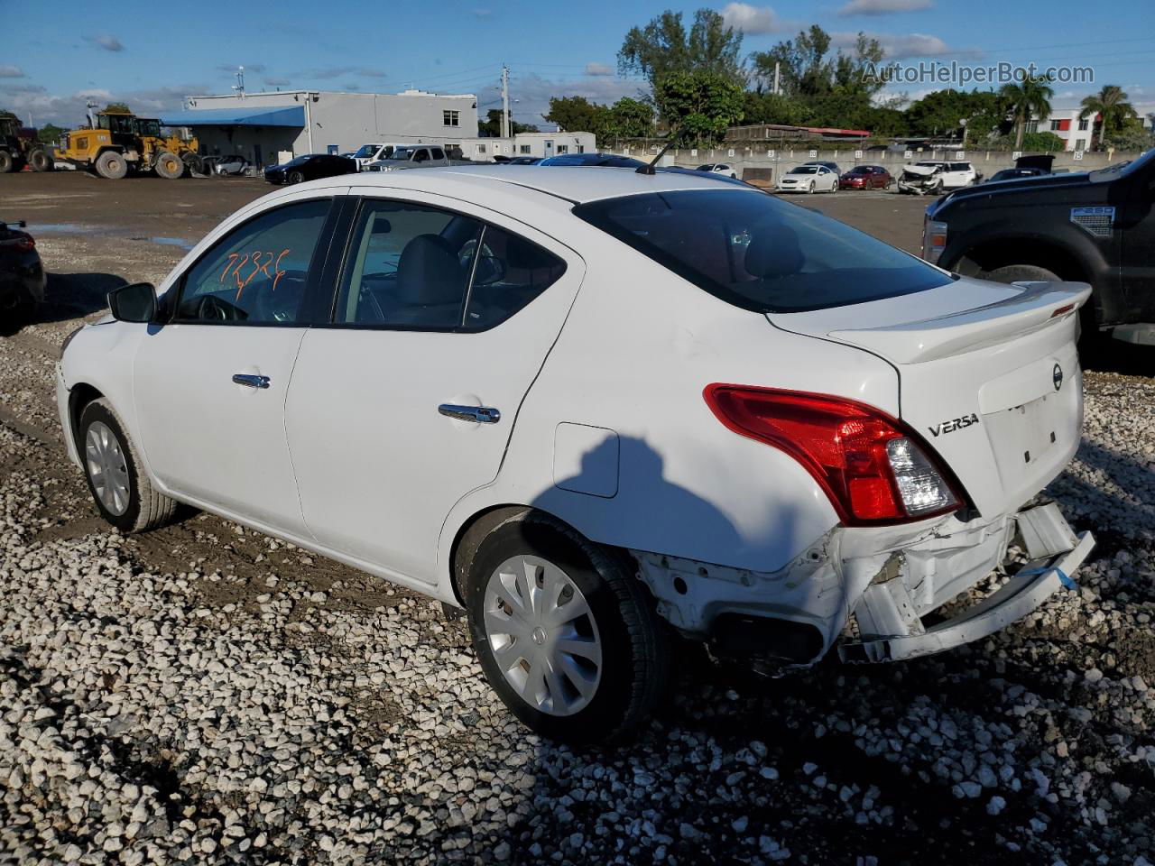 2018 Nissan Versa S Белый vin: 3N1CN7AP1JL879390