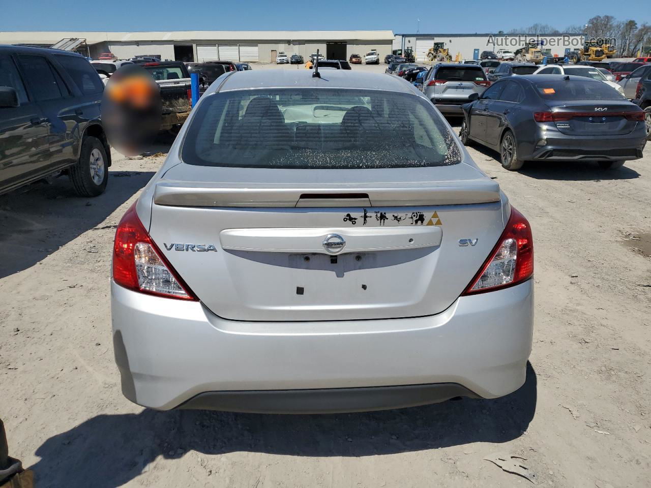 2018 Nissan Versa S Серебряный vin: 3N1CN7AP2JK437336