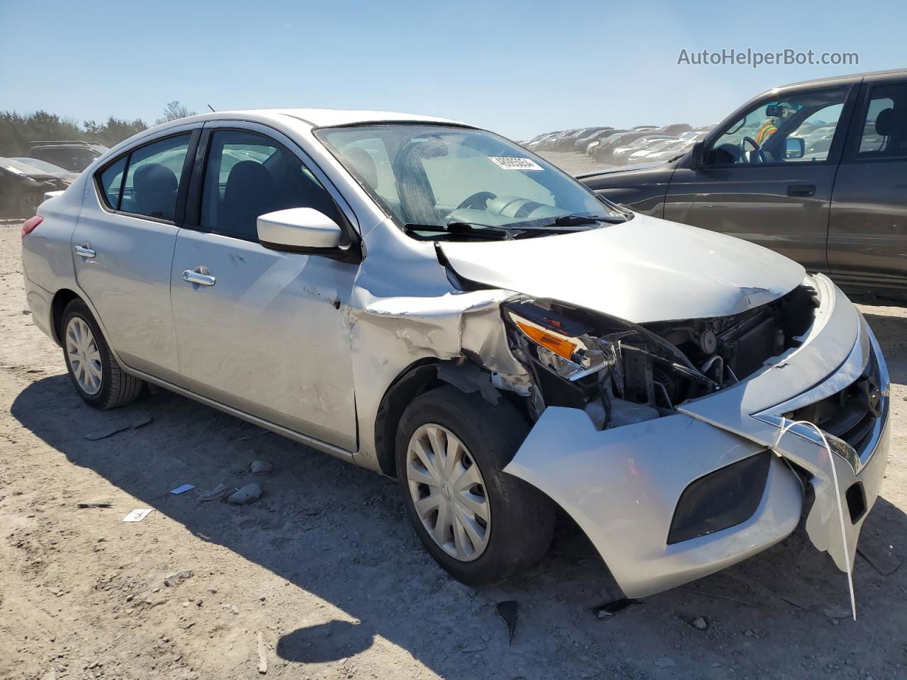 2018 Nissan Versa S Серебряный vin: 3N1CN7AP2JK437336