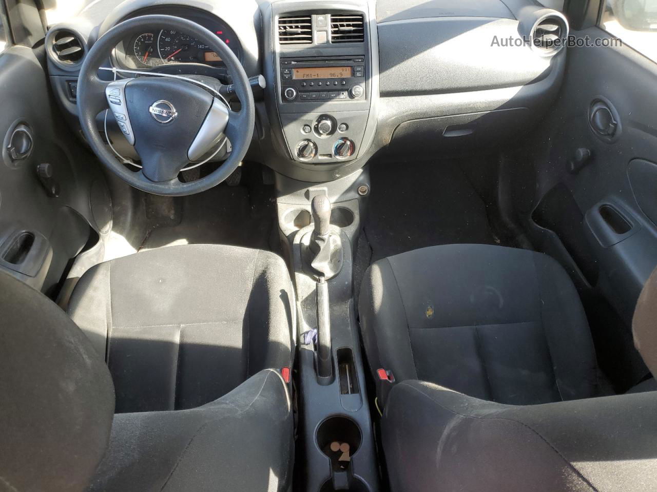 2018 Nissan Versa S Серебряный vin: 3N1CN7AP2JL800714