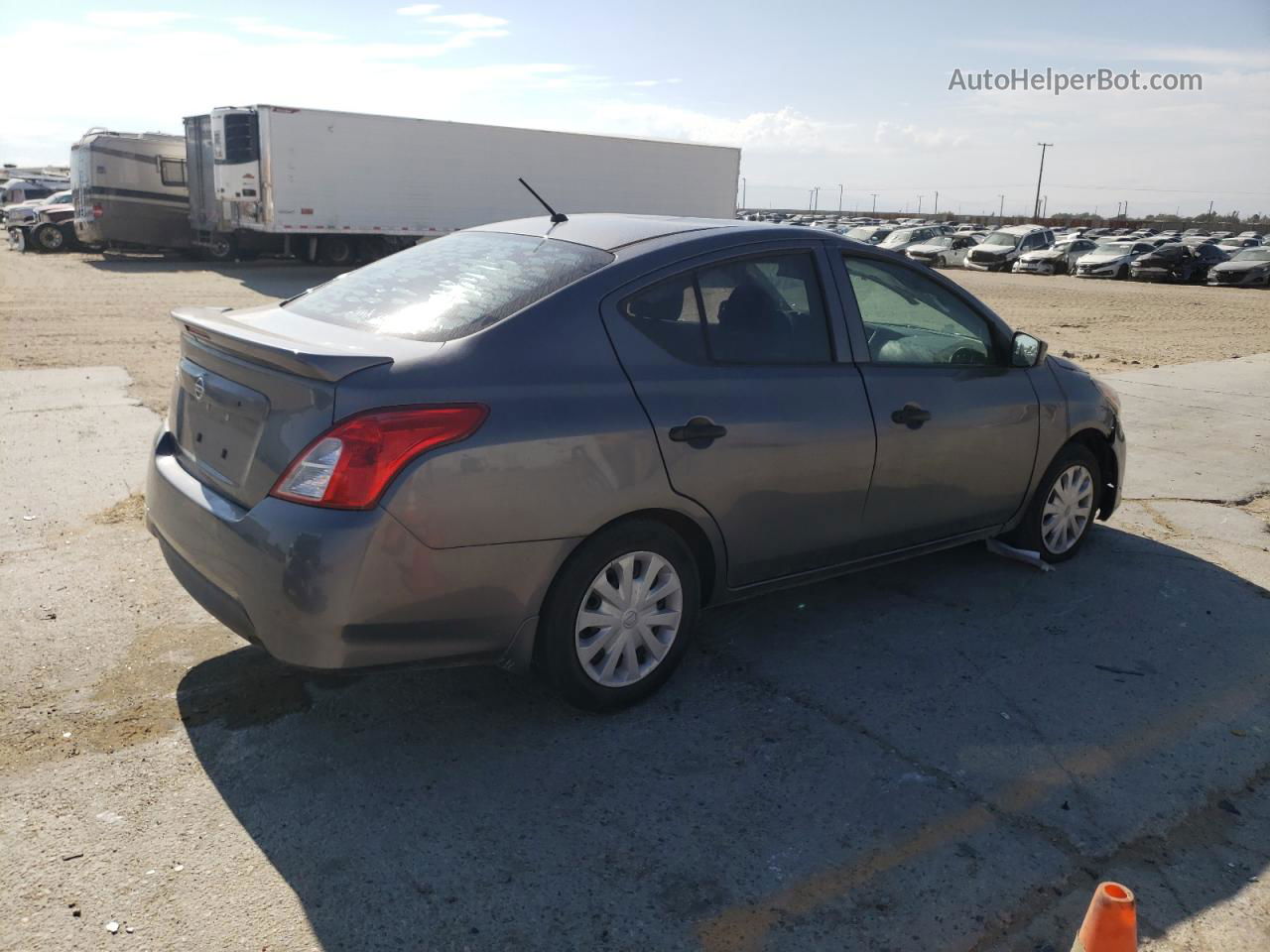 2018 Nissan Versa S Серый vin: 3N1CN7AP2JL818954