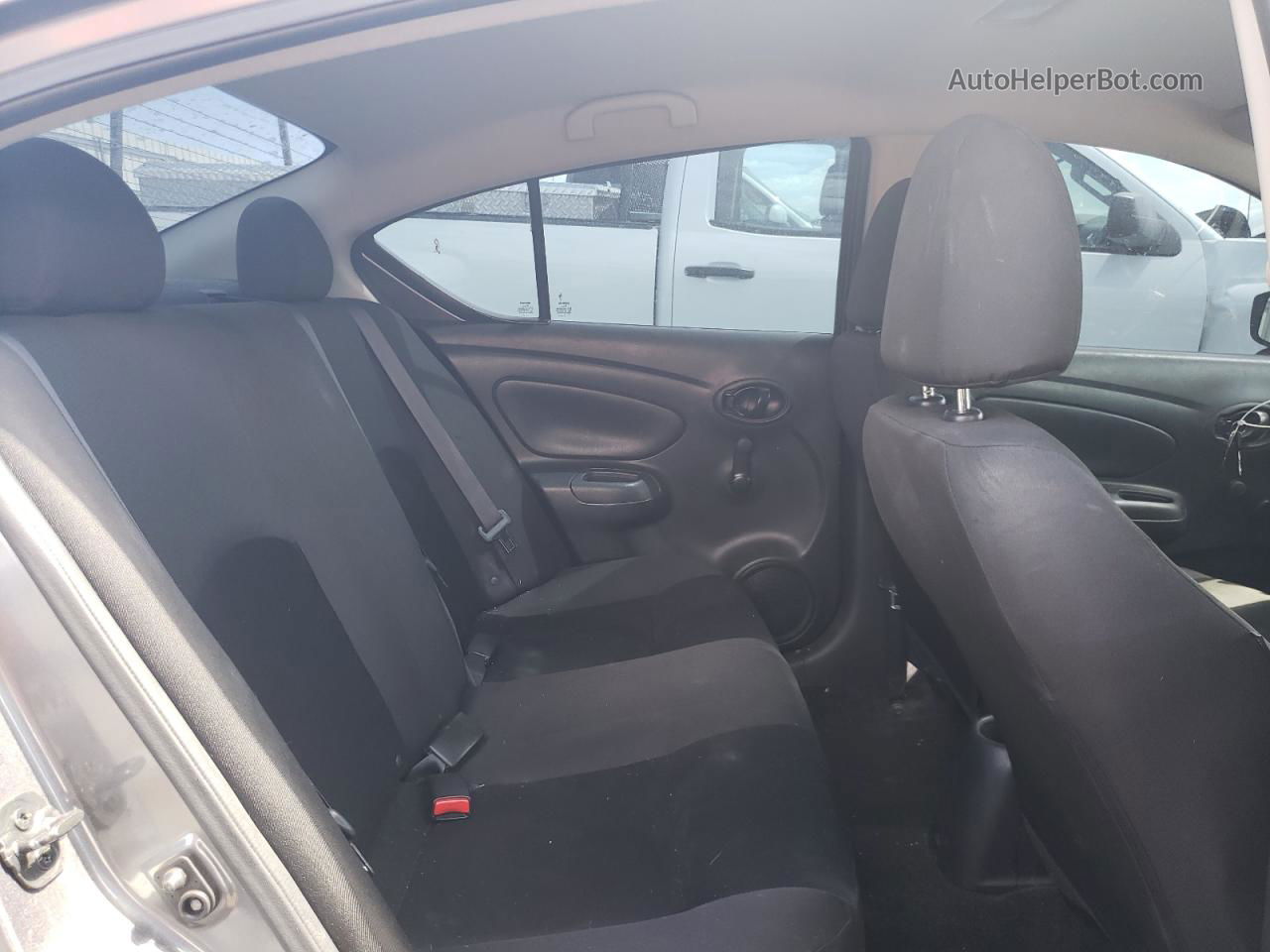 2018 Nissan Versa S Серый vin: 3N1CN7AP2JL829646