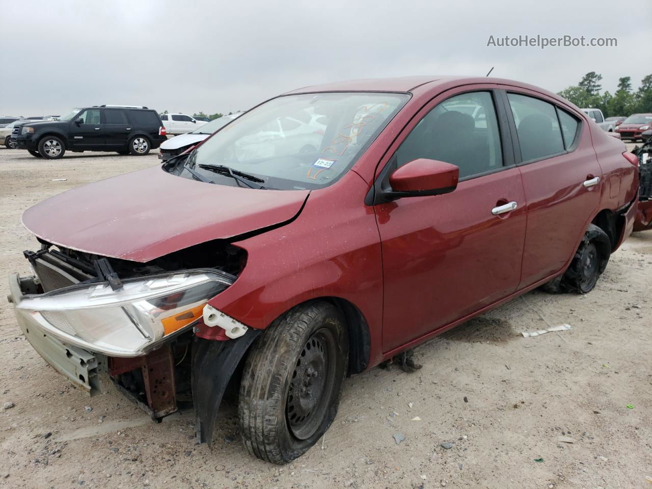 2018 Nissan Versa S Красный vin: 3N1CN7AP2JL830571