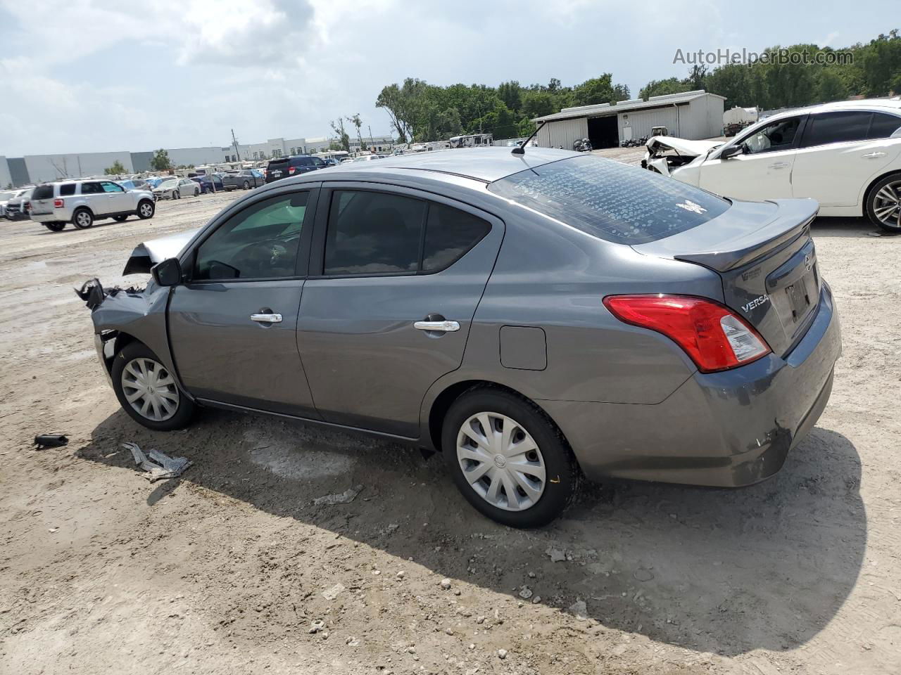 2018 Nissan Versa S Серый vin: 3N1CN7AP2JL846480