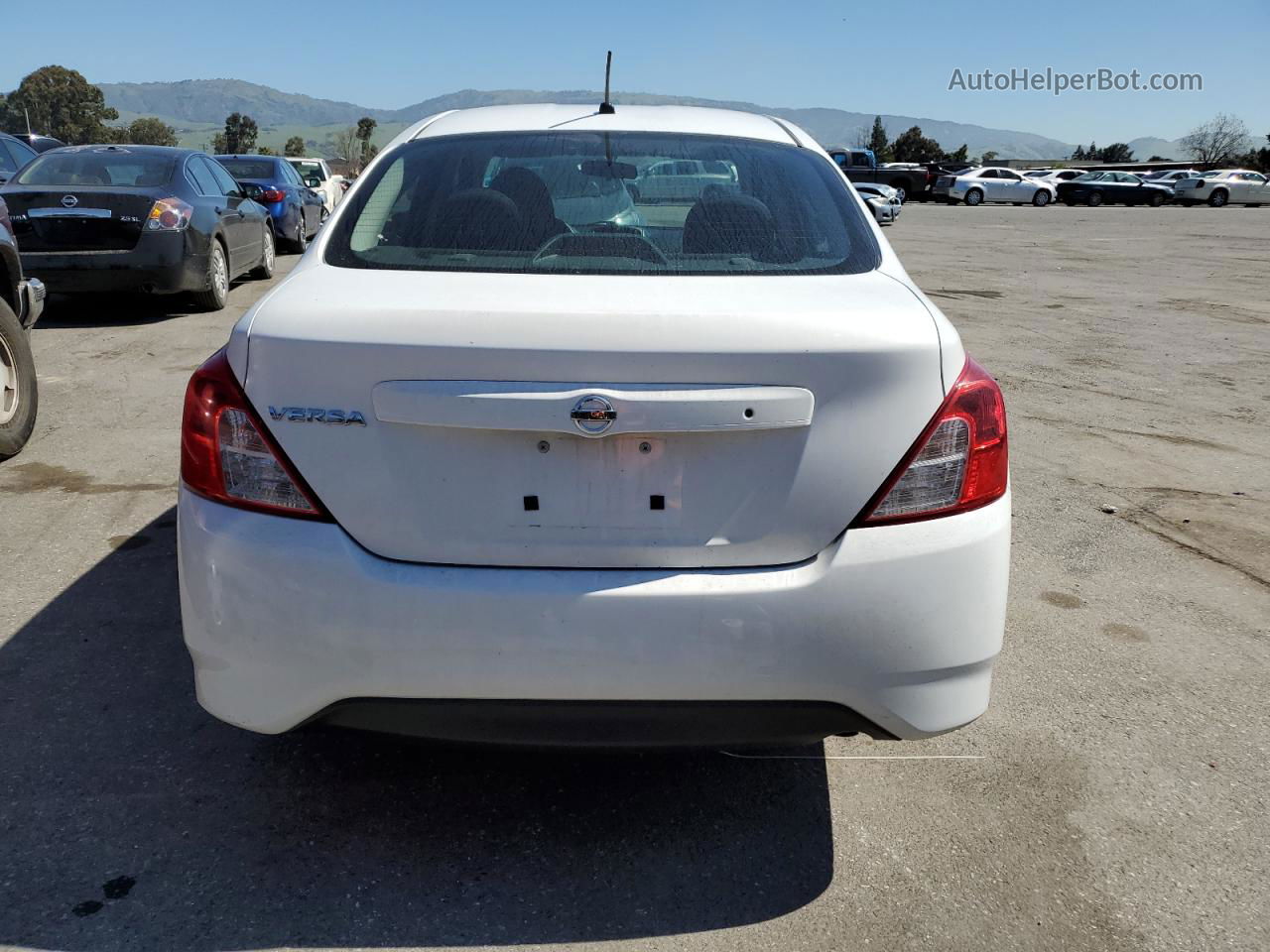 2016 Nissan Versa S White vin: 3N1CN7AP3GL913225