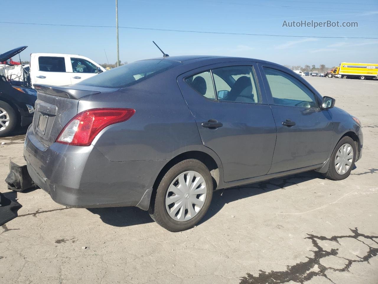 2018 Nissan Versa S Серебряный vin: 3N1CN7AP3JL817750