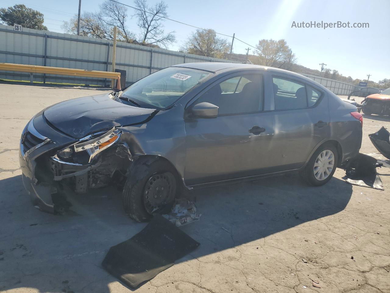 2018 Nissan Versa S Серебряный vin: 3N1CN7AP3JL817750