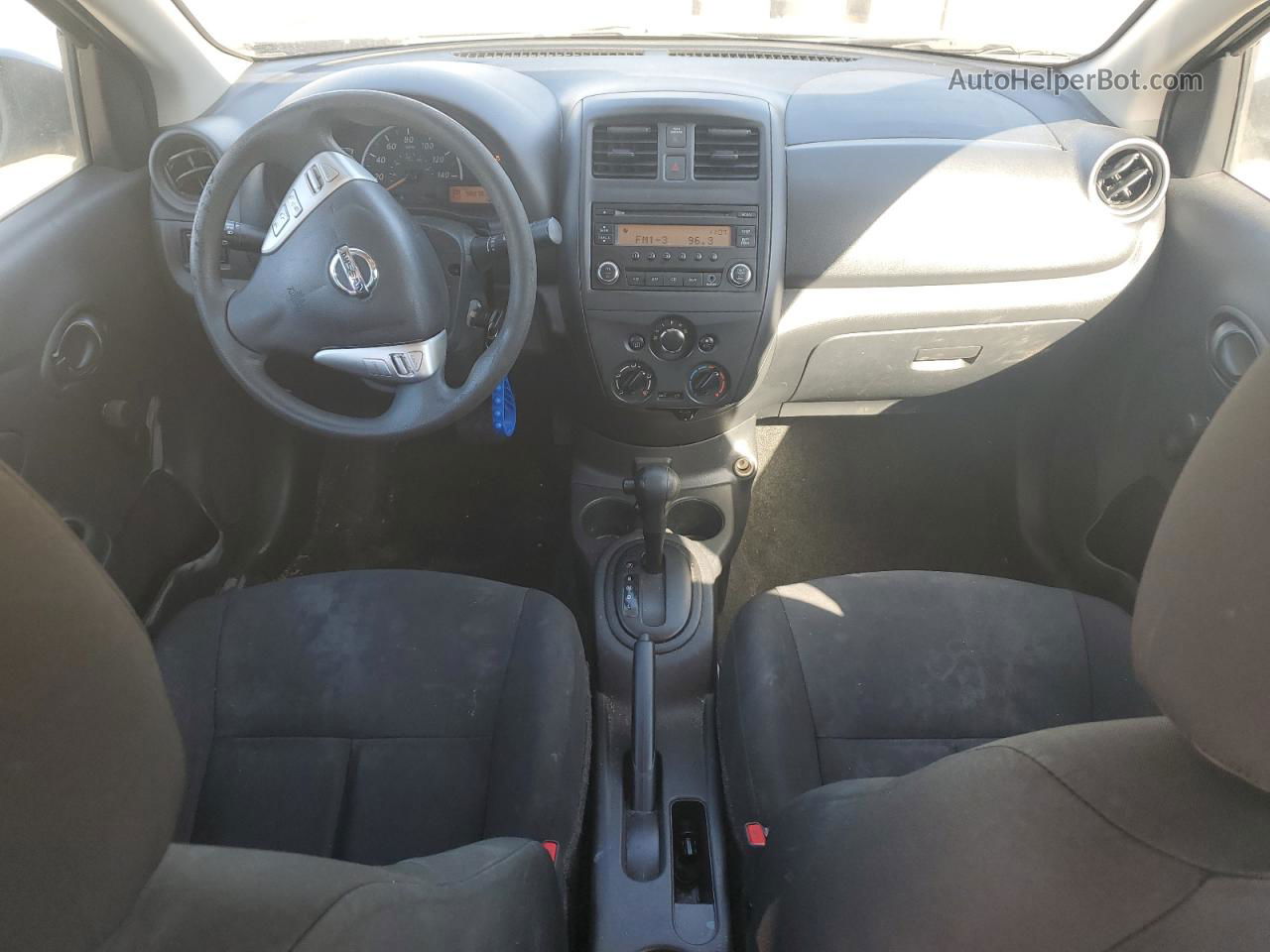 2018 Nissan Versa S Серебряный vin: 3N1CN7AP3JL817750