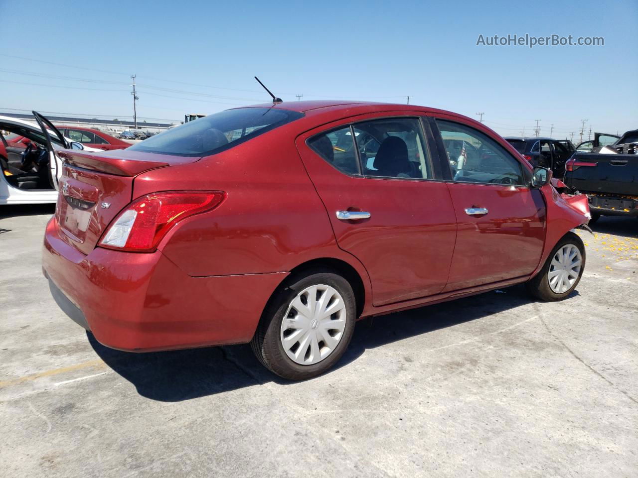 2018 Nissan Versa S Красный vin: 3N1CN7AP3JL821877