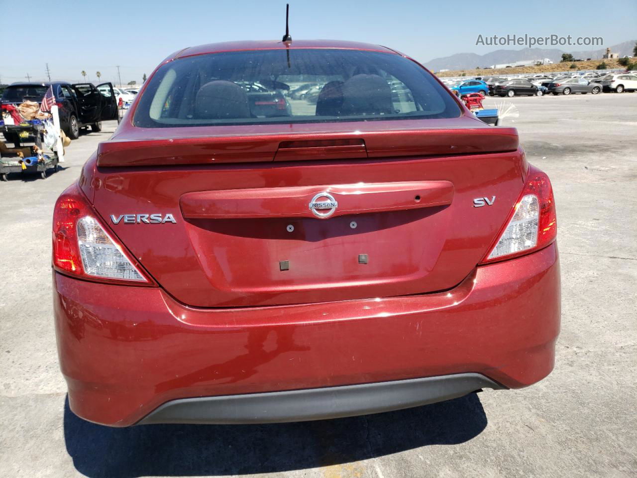 2018 Nissan Versa S Красный vin: 3N1CN7AP3JL821877