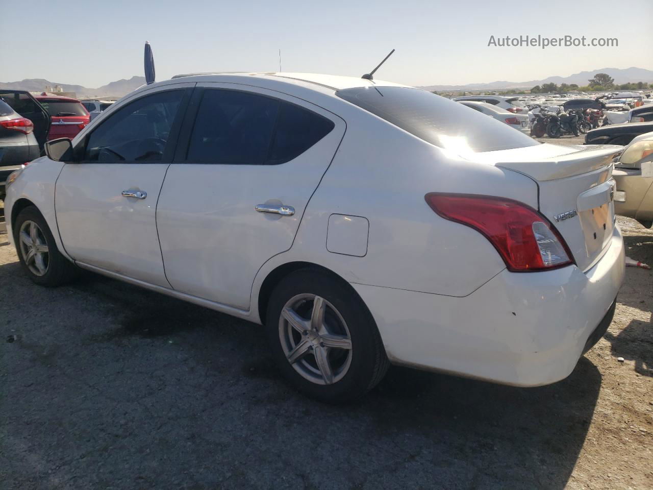 2016 Nissan Versa S Белый vin: 3N1CN7AP4GL880557