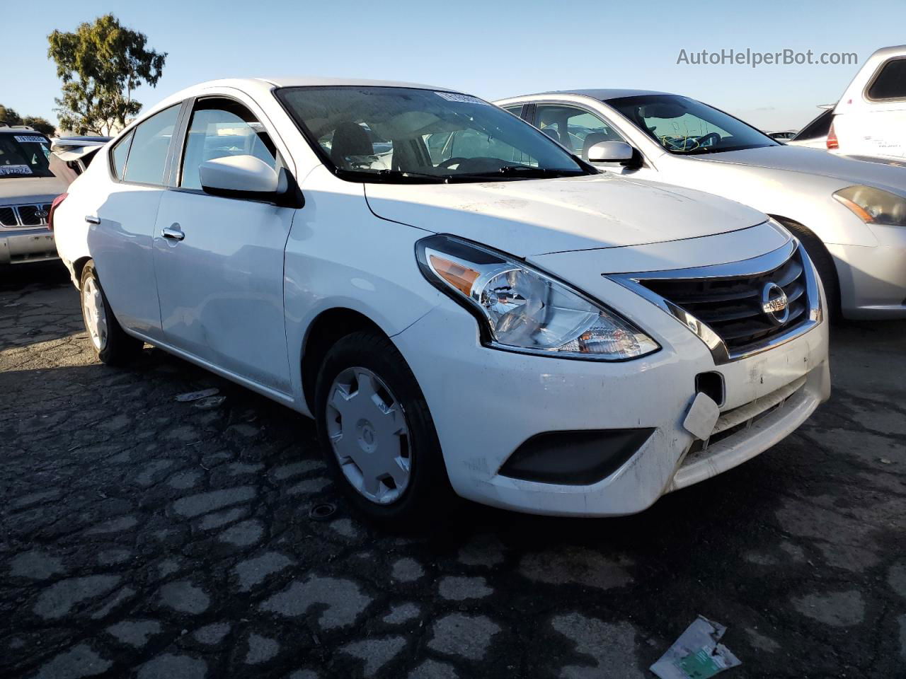 2018 Nissan Versa S White vin: 3N1CN7AP4JK399642