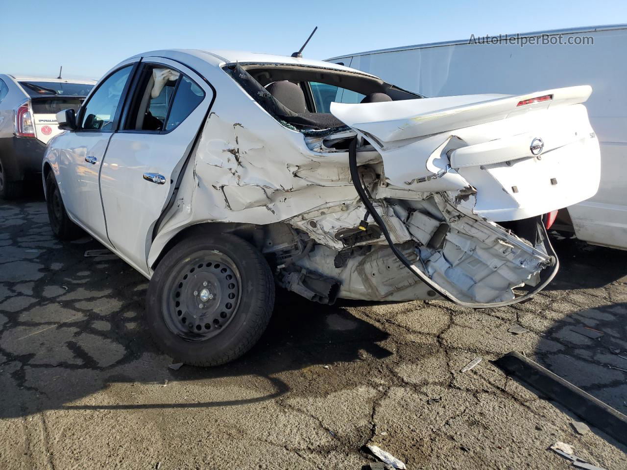 2018 Nissan Versa S White vin: 3N1CN7AP4JK399642