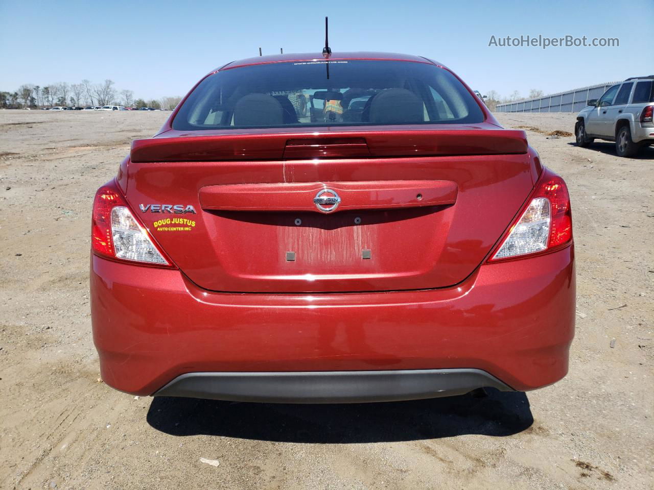 2018 Nissan Versa S Красный vin: 3N1CN7AP4JL838946