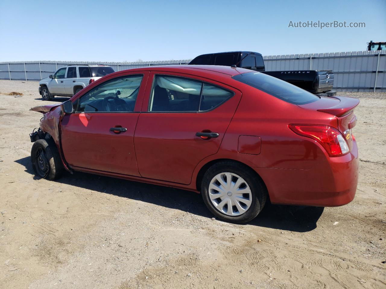 2018 Nissan Versa S Красный vin: 3N1CN7AP4JL838946