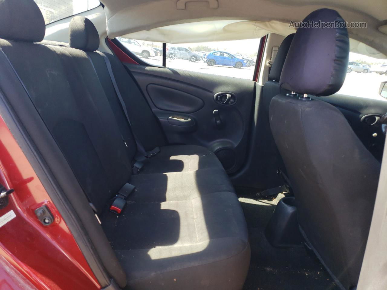 2018 Nissan Versa S Красный vin: 3N1CN7AP4JL838946