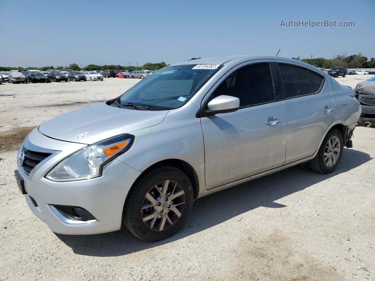 2018 Nissan Versa S Серебряный vin: 3N1CN7AP4JL872045