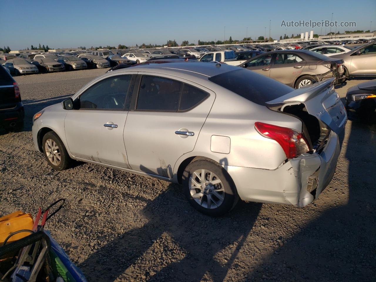 2018 Nissan Versa S Серебряный vin: 3N1CN7AP4JL877245