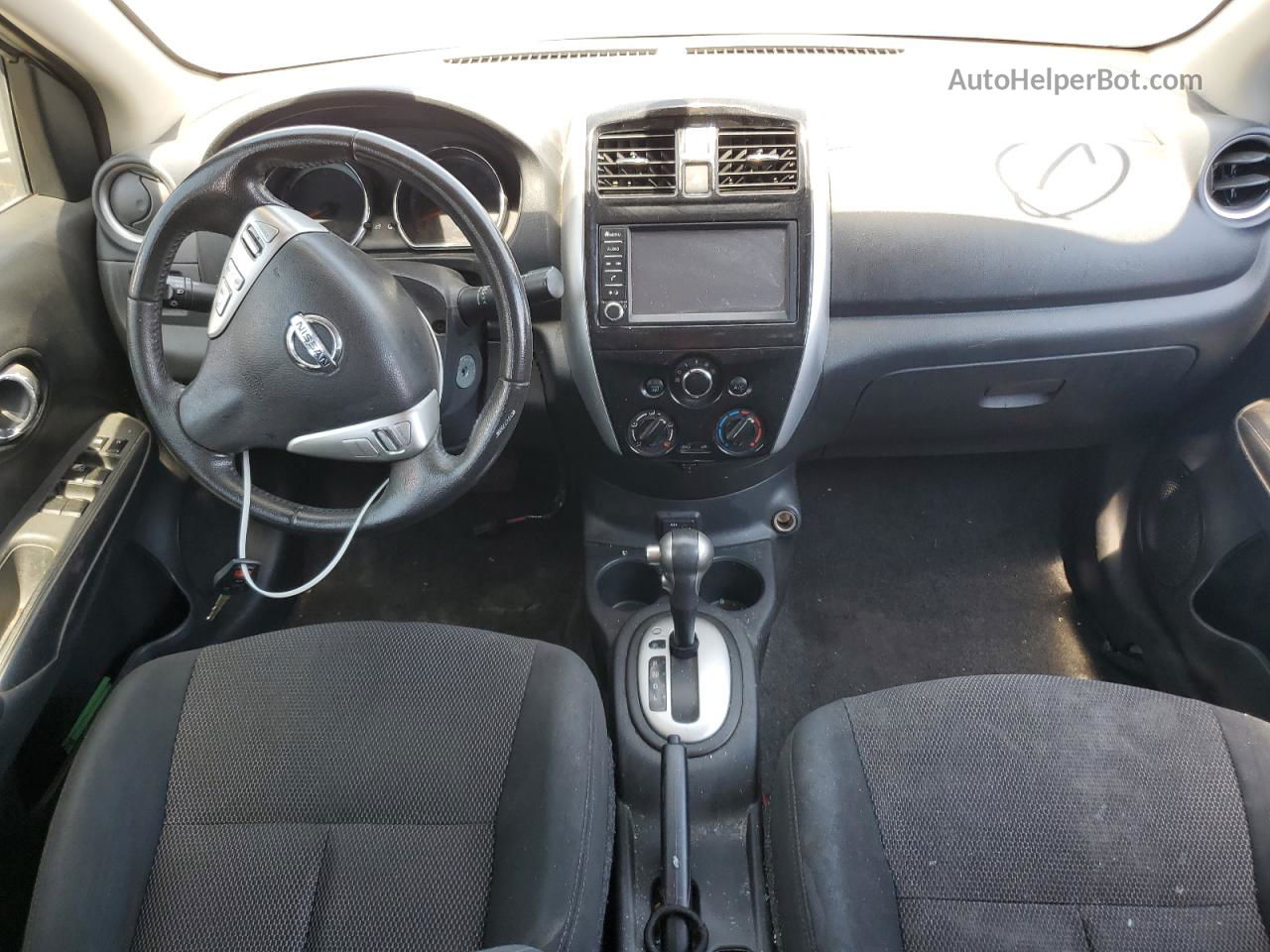 2018 Nissan Versa S Серебряный vin: 3N1CN7AP4JL877245