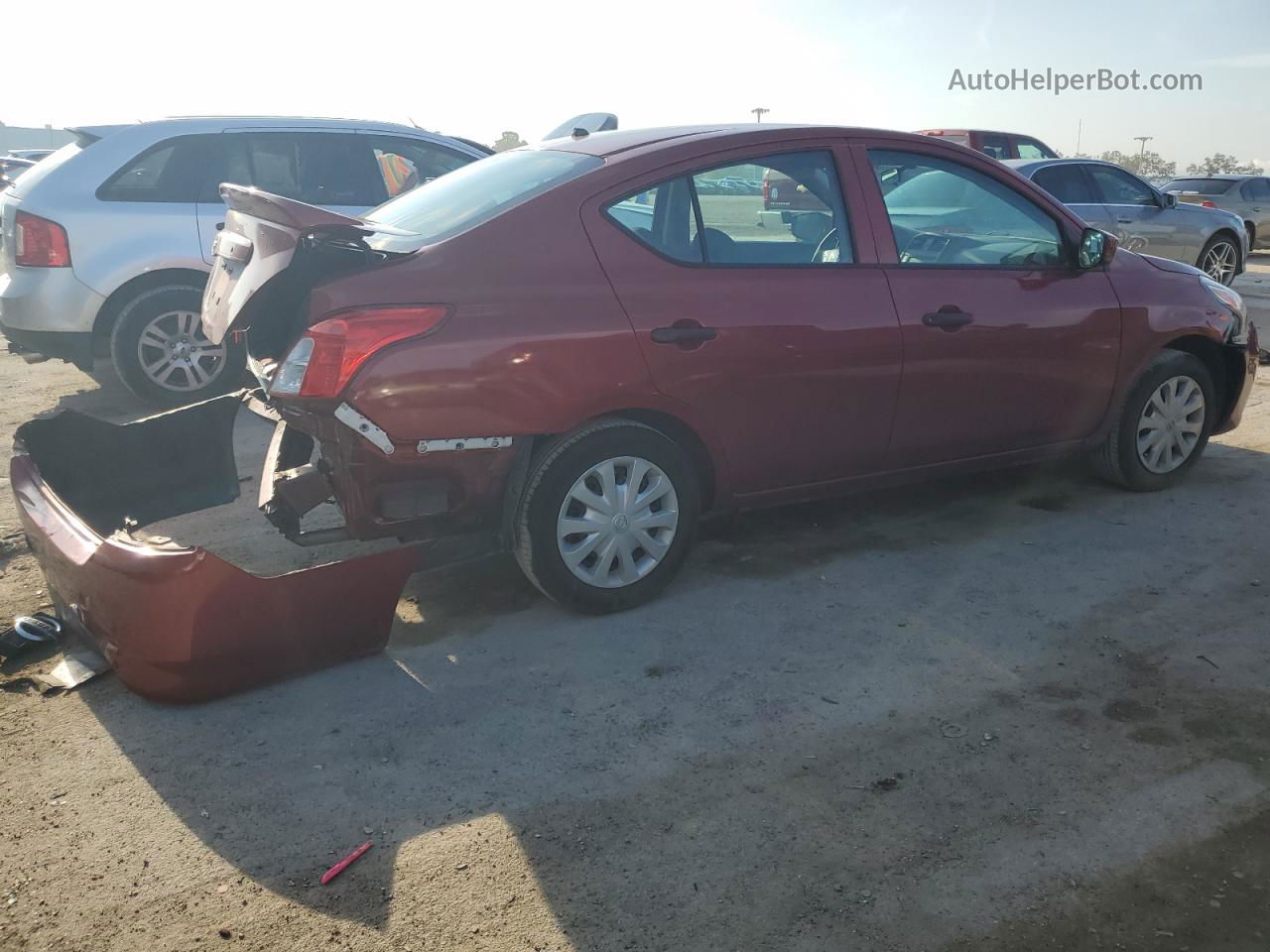 2018 Nissan Versa S Красный vin: 3N1CN7AP4JL883384