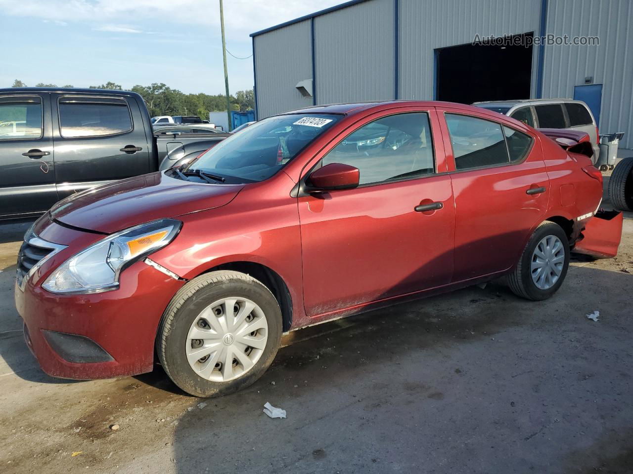 2018 Nissan Versa S Красный vin: 3N1CN7AP4JL883384