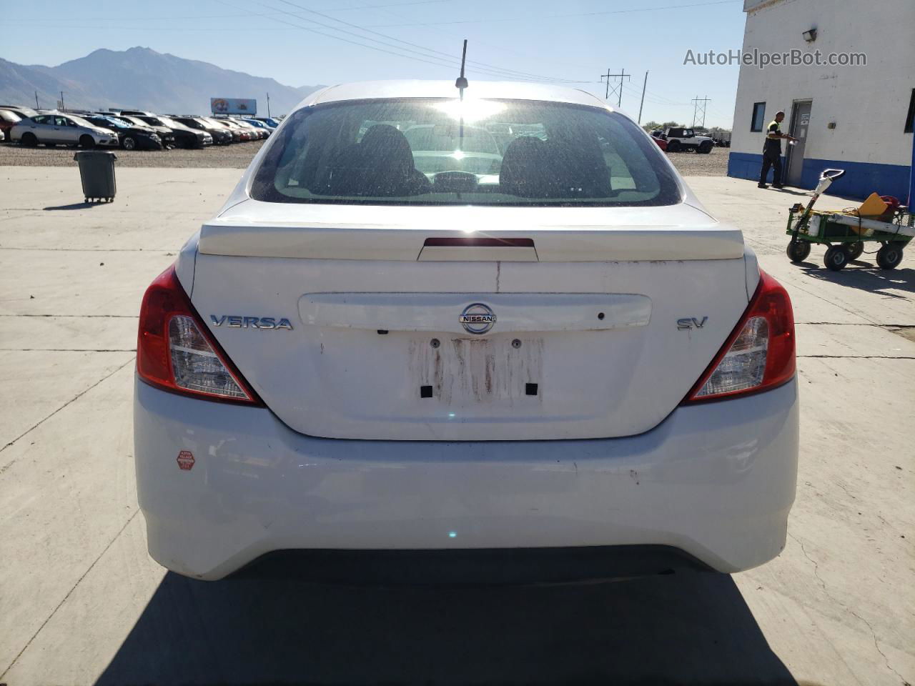 2018 Nissan Versa S White vin: 3N1CN7AP4JL884938