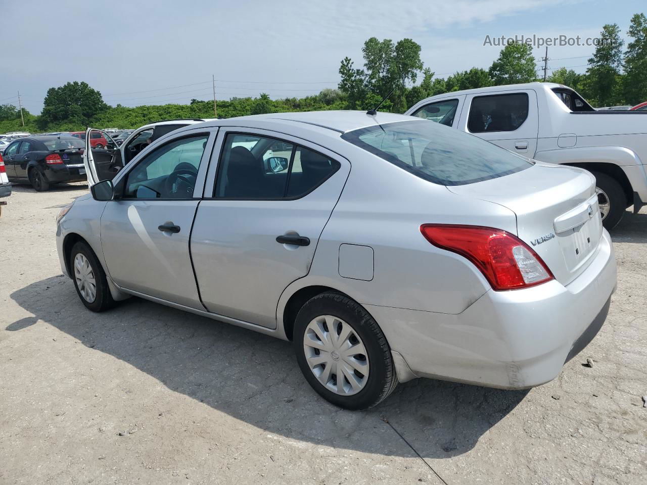 2016 Nissan Versa S Серебряный vin: 3N1CN7AP5GL906910