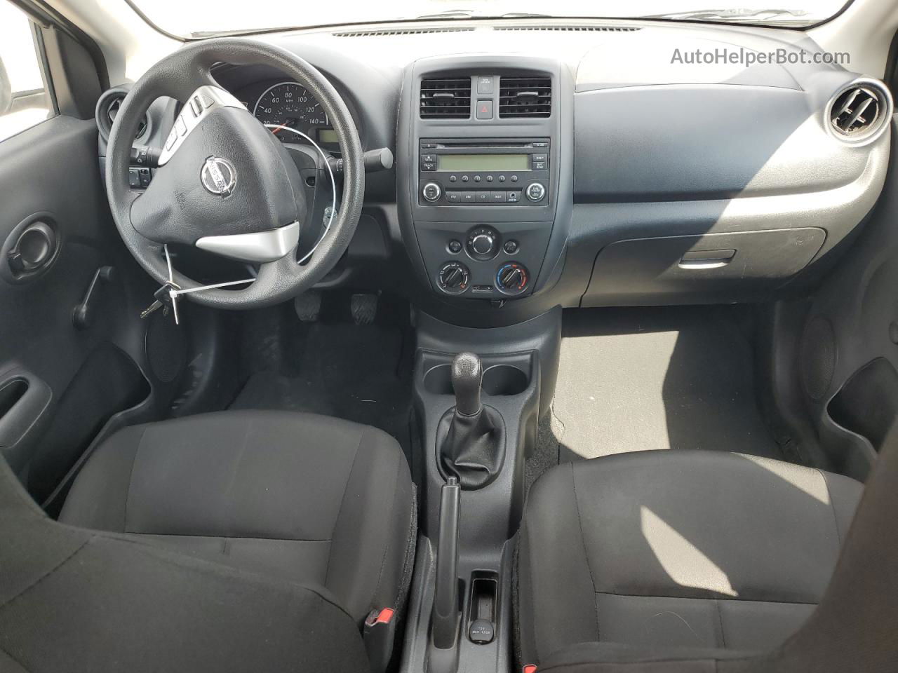 2016 Nissan Versa S Серебряный vin: 3N1CN7AP5GL906910