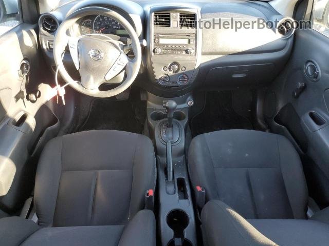 2018 Nissan Versa S Серебряный vin: 3N1CN7AP5JL830418