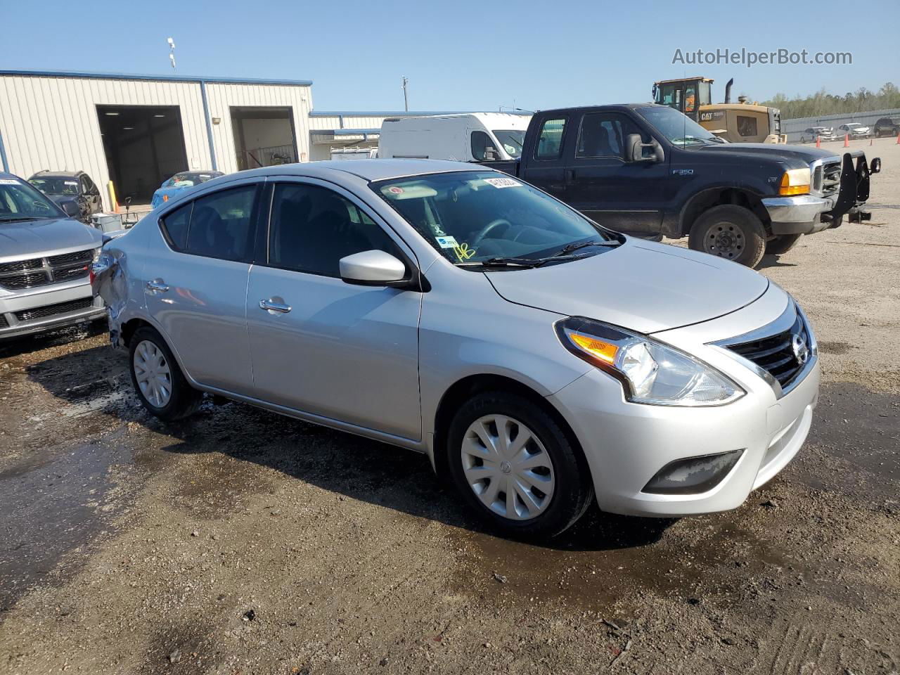 2018 Nissan Versa S Серебряный vin: 3N1CN7AP5JL830712