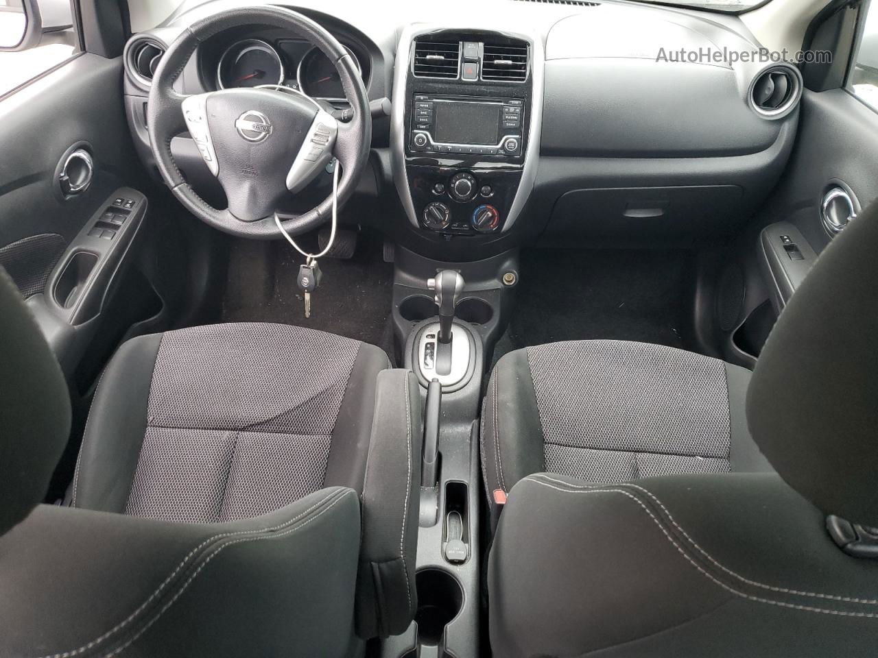 2018 Nissan Versa S Белый vin: 3N1CN7AP5JL868019