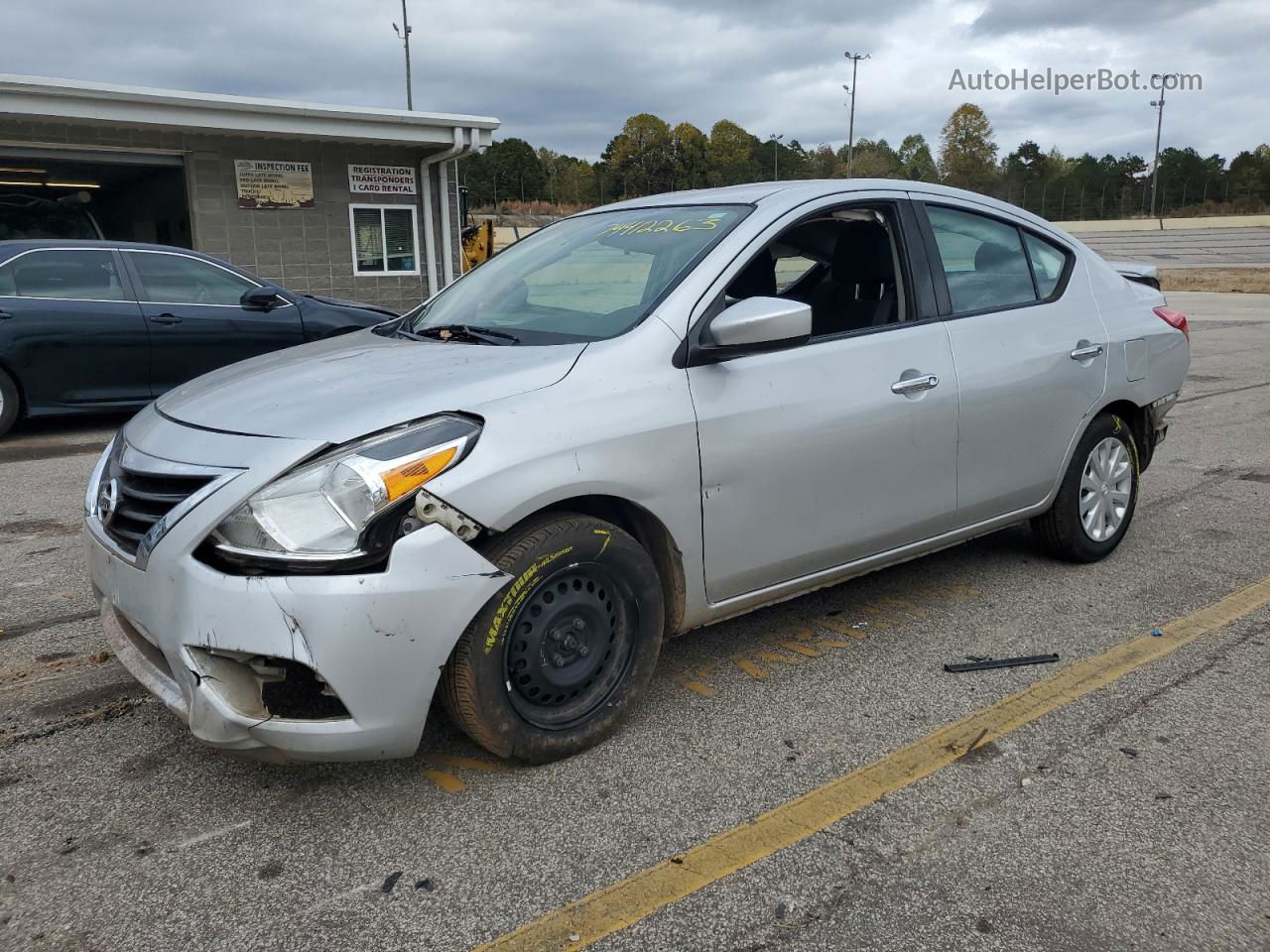 2018 Nissan Versa S Серебряный vin: 3N1CN7AP6JK430454