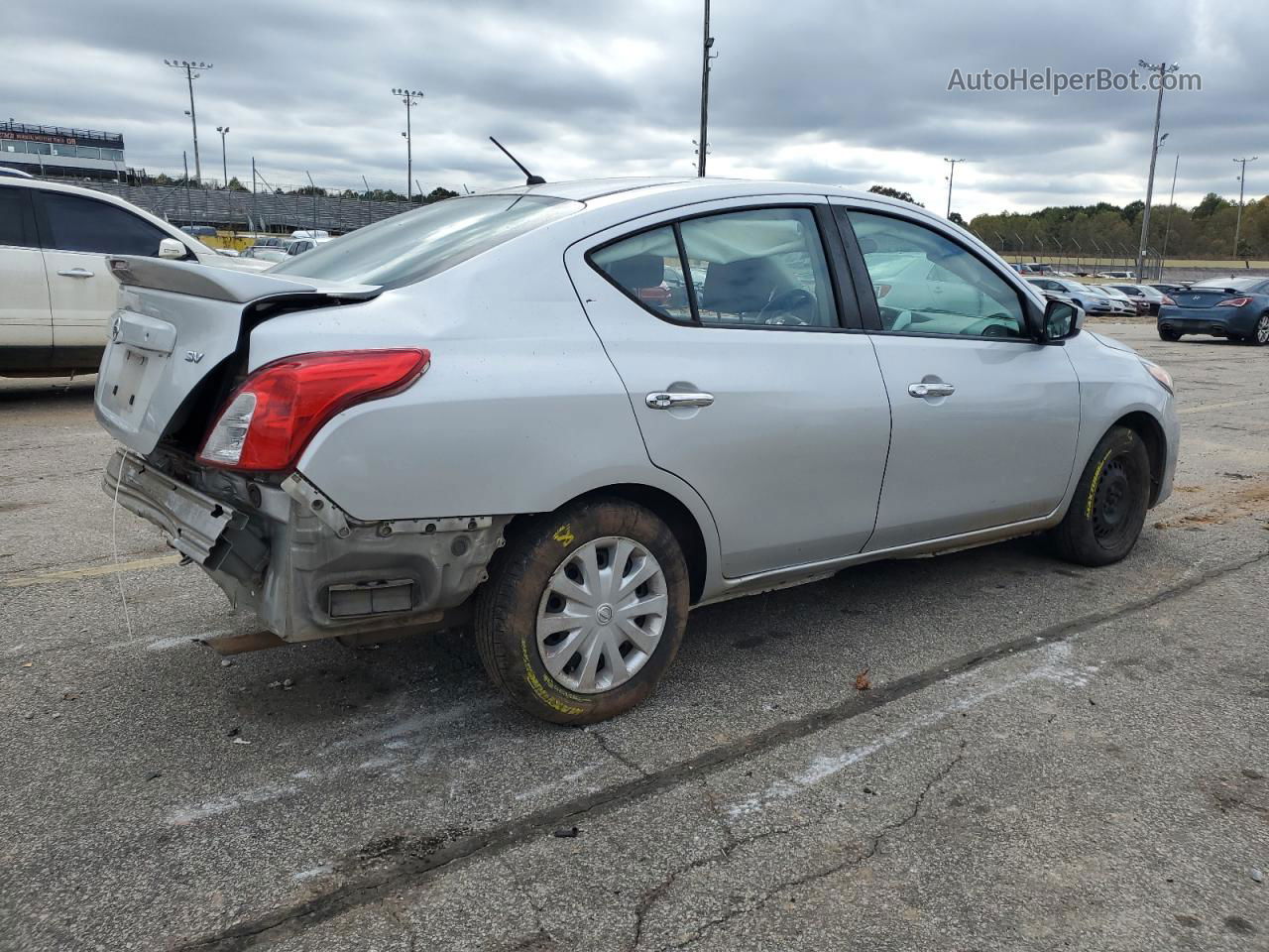 2018 Nissan Versa S Серебряный vin: 3N1CN7AP6JK430454