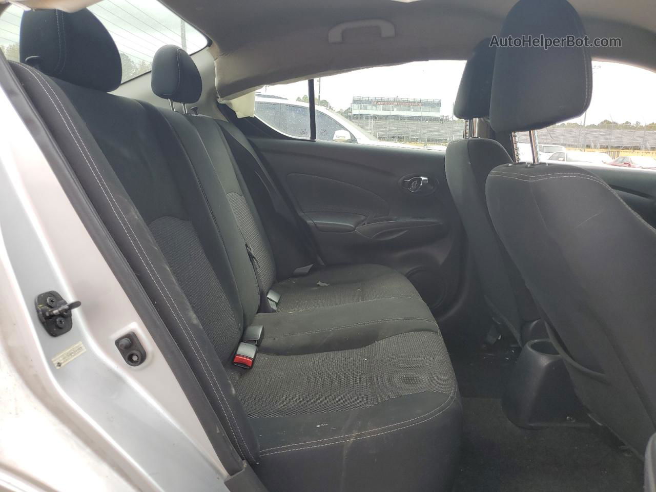 2018 Nissan Versa S Серебряный vin: 3N1CN7AP6JK430454