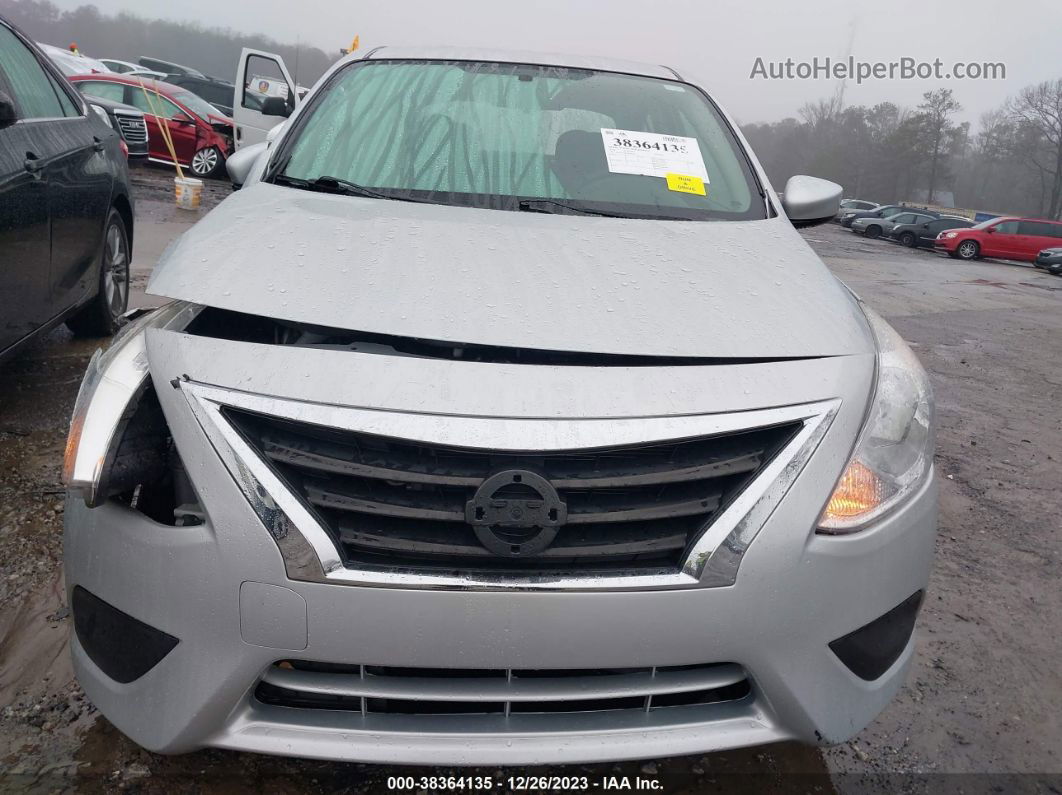 2018 Nissan Versa 1.6 S+ Silver vin: 3N1CN7AP6JL867963