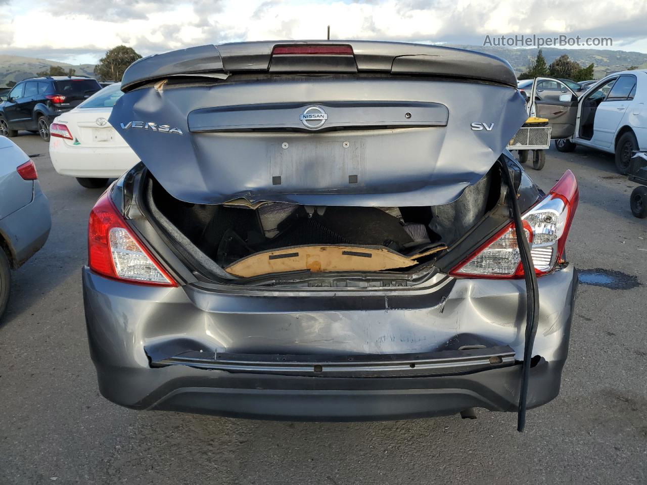 2018 Nissan Versa S Серый vin: 3N1CN7AP7JL836477