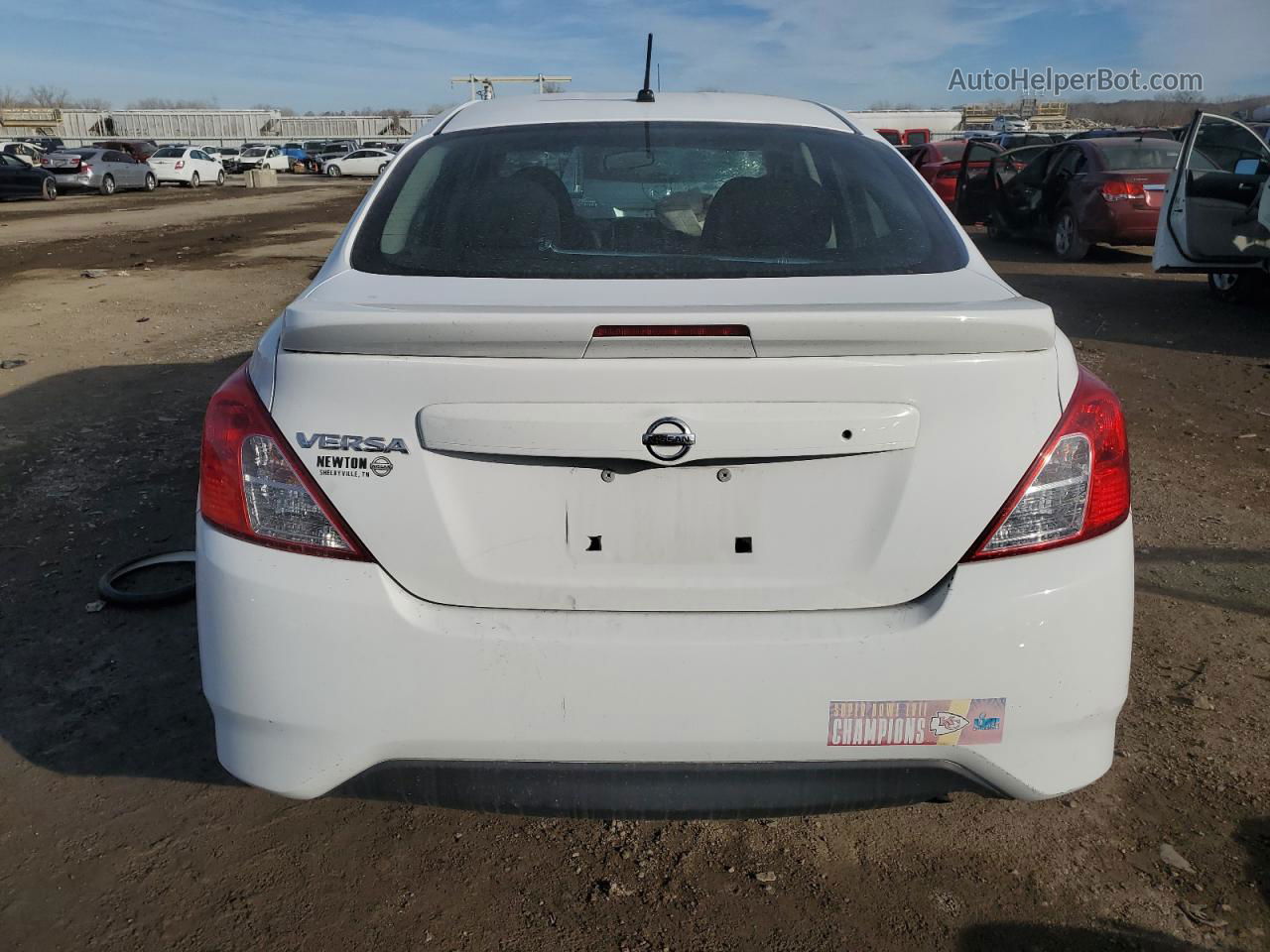 2018 Nissan Versa S White vin: 3N1CN7AP7JL859497