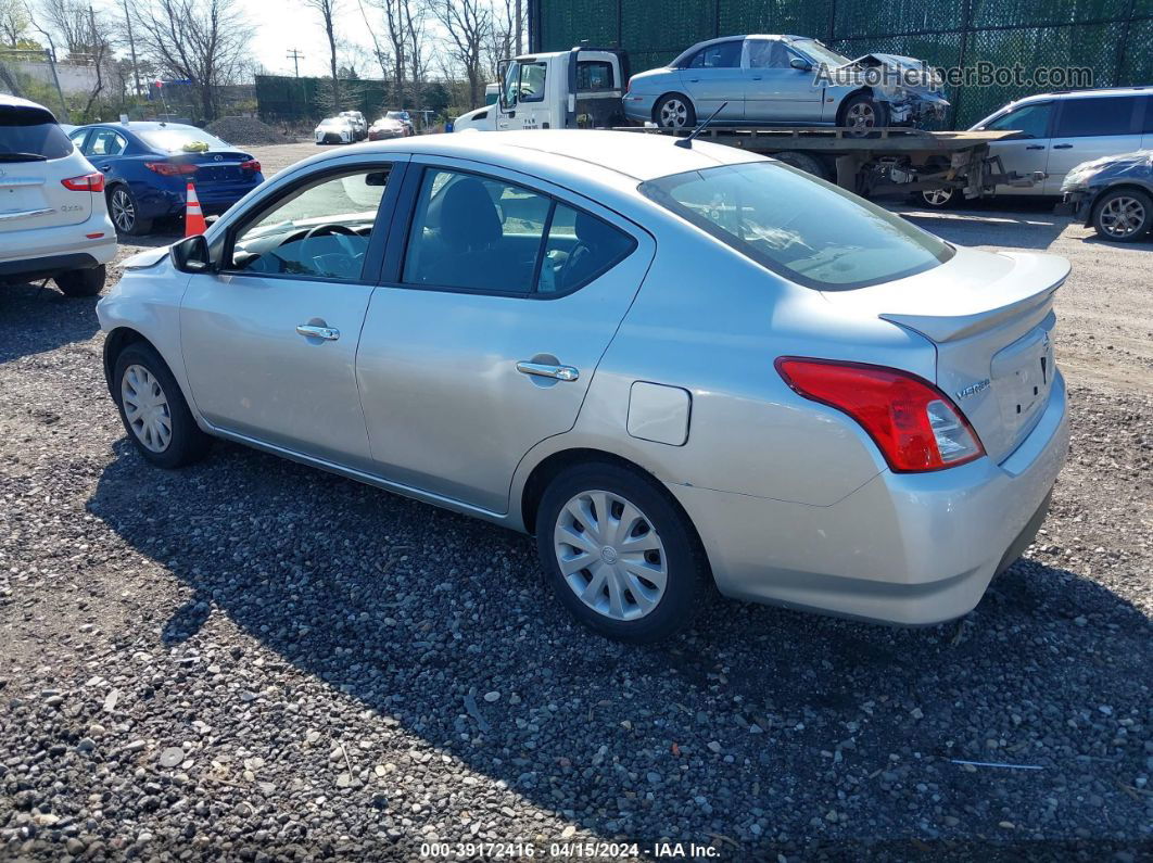 2018 Nissan Versa 1.6 Sv Серебряный vin: 3N1CN7AP7JL879619