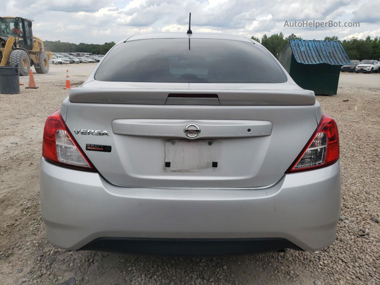 2018 Nissan Versa S Серебряный vin: 3N1CN7AP8JL830378