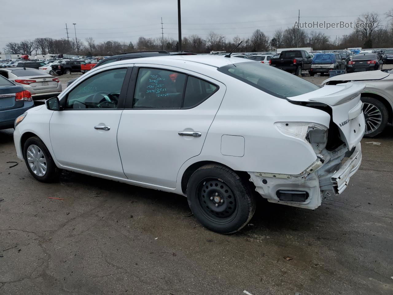 2018 Nissan Versa S Белый vin: 3N1CN7AP8JL883033