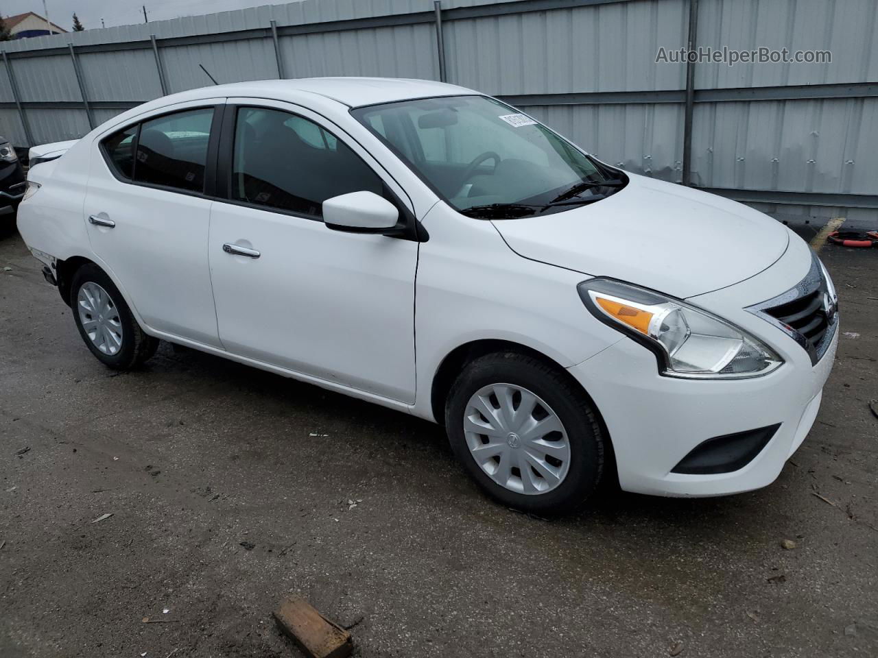 2018 Nissan Versa S Белый vin: 3N1CN7AP8JL883033